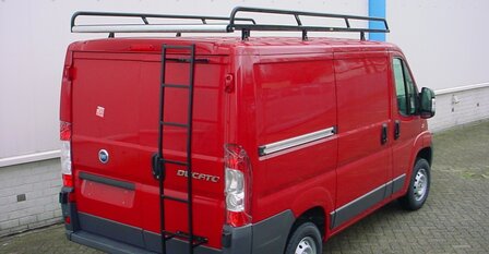 Stalen trap: Fiat Scudo 2007 H1 180&deg; / LA S &#039;boven nummerplaat&#039;